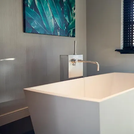 Huisjes Aan De Amstel - Your Away From *