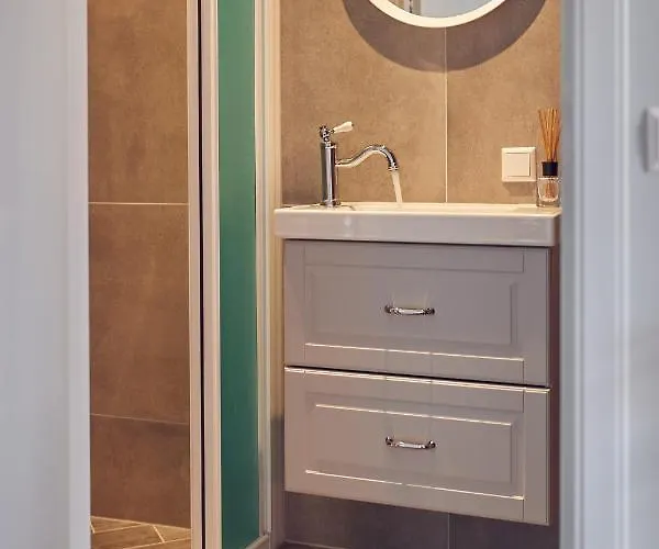 Huisjes Aan De Amstel - Your Away From *