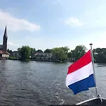 Huisjes Aan De Amstel - Your Away From *