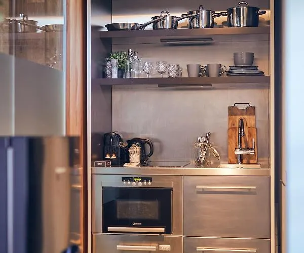 Huisjes Aan De Amstel - Your Away From *